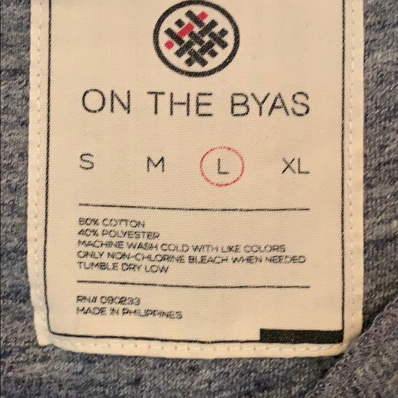 Men’s large on the byas shirt - Picture 3 of 3